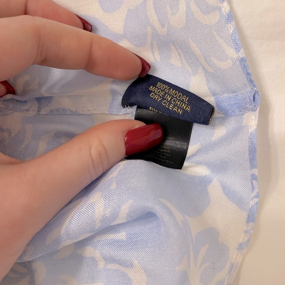 NWOT Brooks Brothers Infinity Loop Circle Scarf in Light Blue and White Floral - Picture 4 of 7